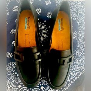 Women’s Baretrap memory foam loafer size 8